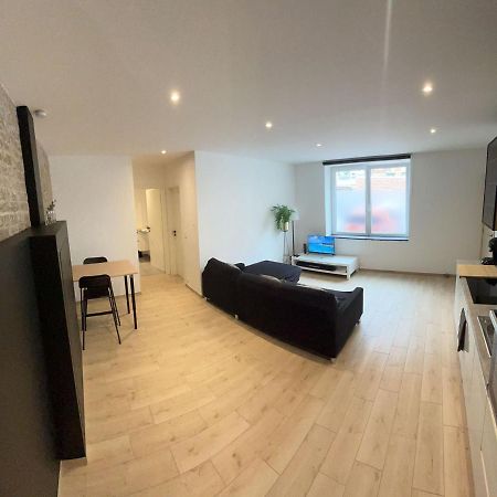 100% Renovated - Quiet Appartment リエージュ エクステリア 写真