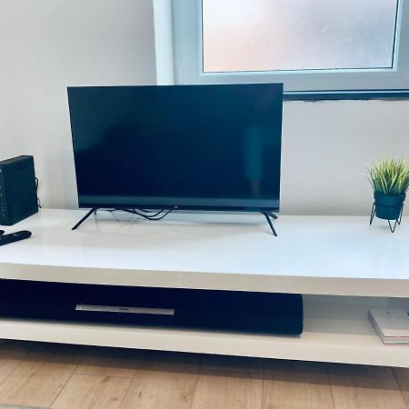 100% Renovated - Quiet Appartment リエージュ エクステリア 写真