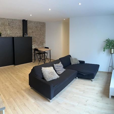100% Renovated - Quiet Appartment リエージュ エクステリア 写真