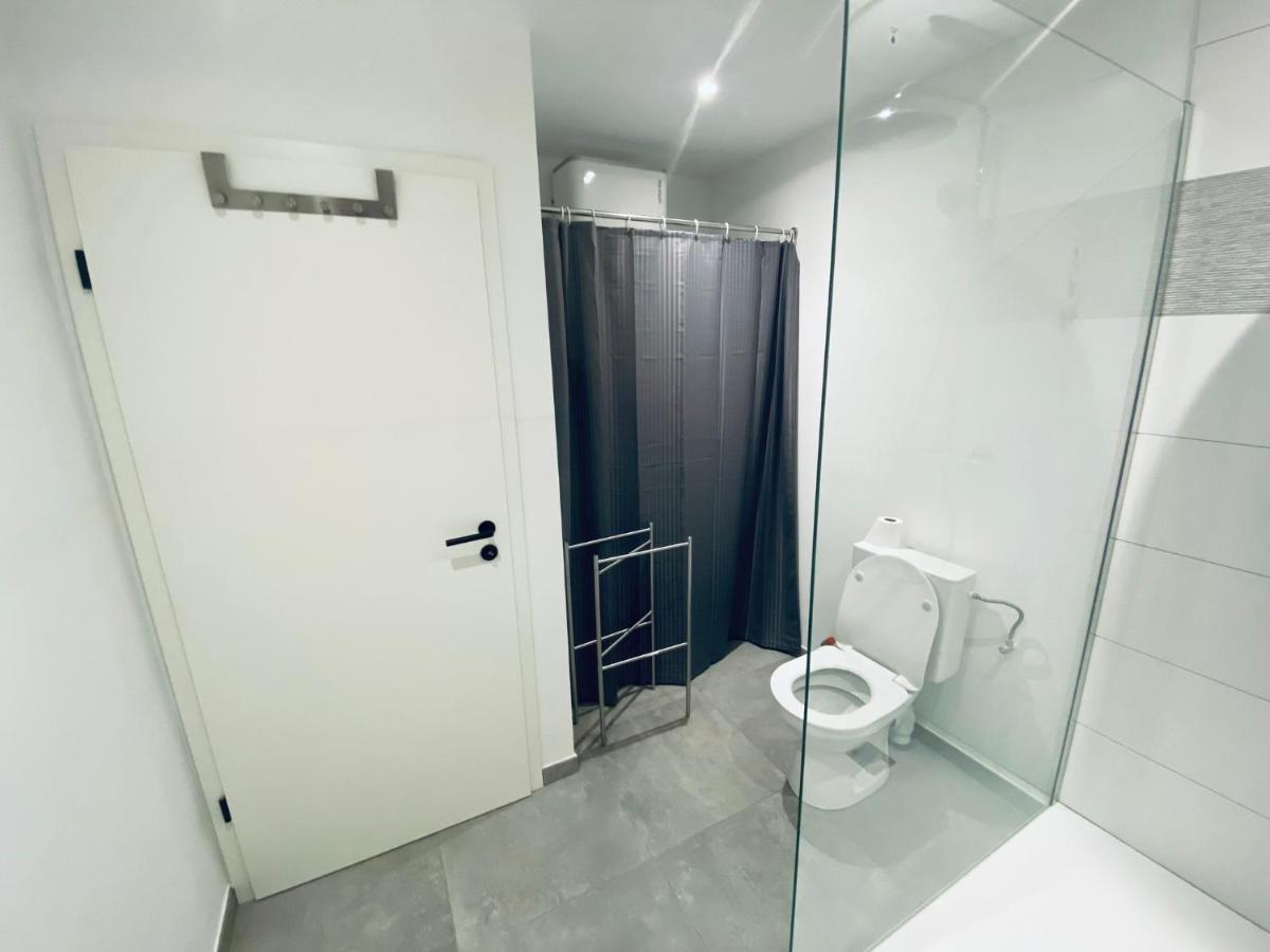 100% Renovated - Quiet Appartment リエージュ エクステリア 写真