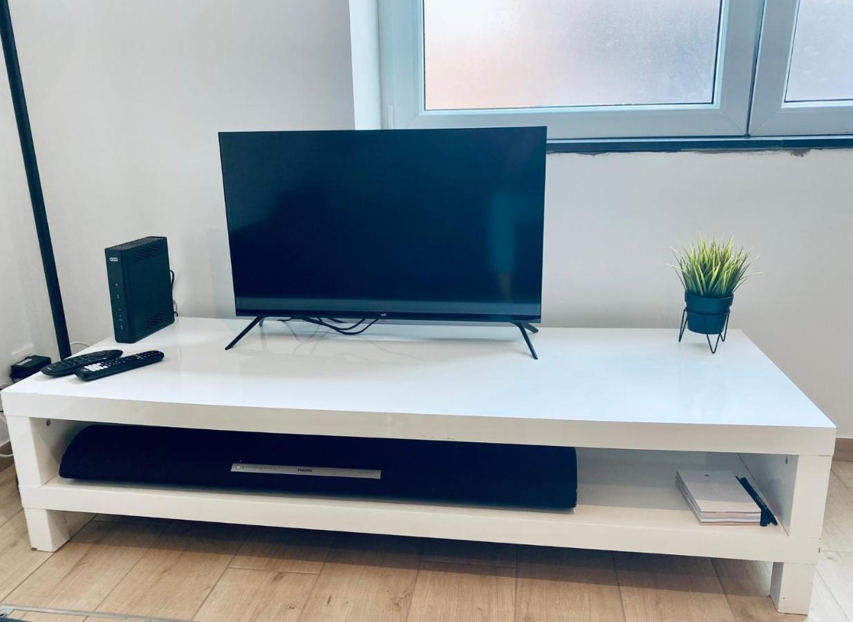 100% Renovated - Quiet Appartment リエージュ エクステリア 写真
