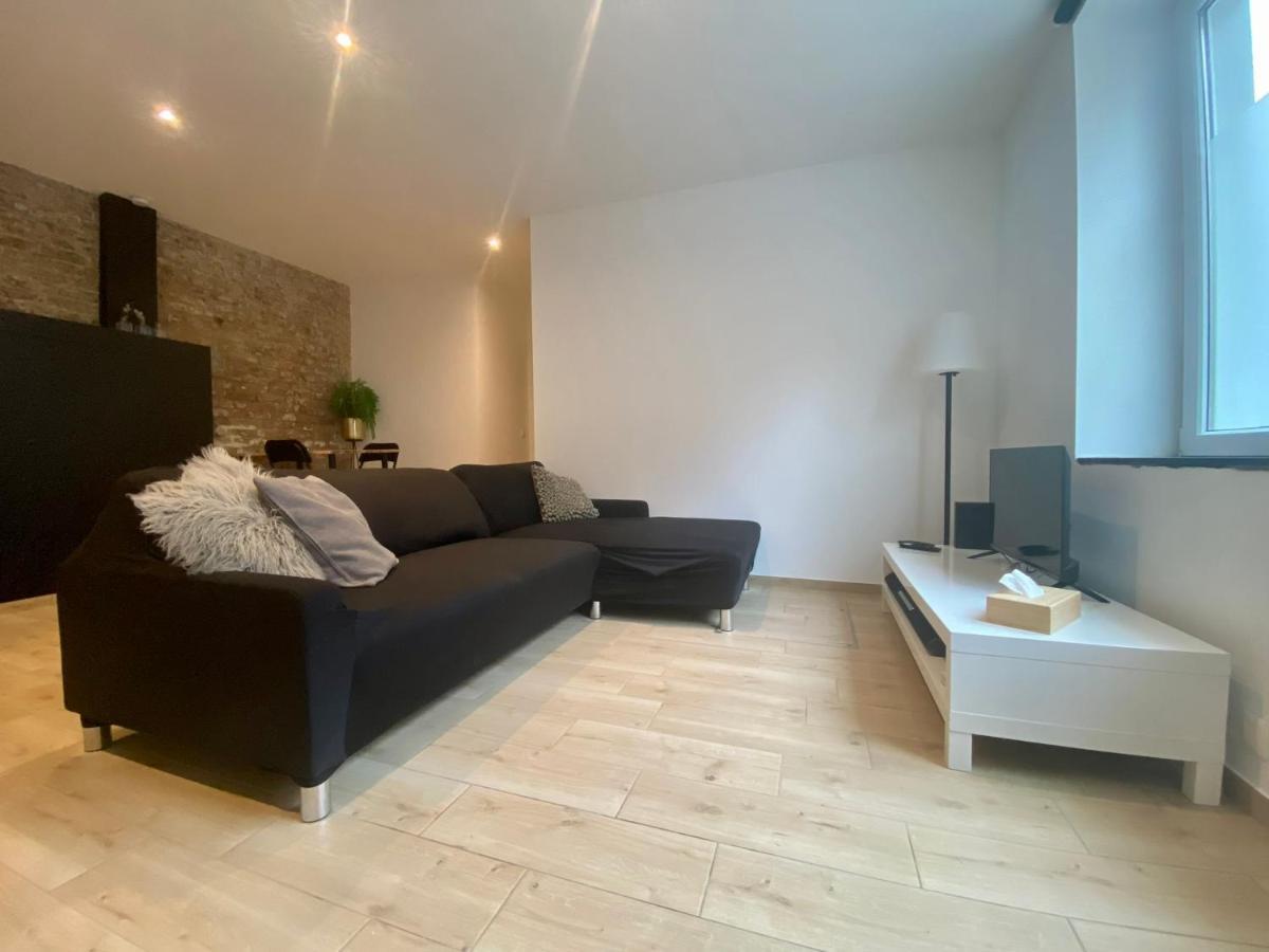 100% Renovated - Quiet Appartment リエージュ エクステリア 写真
