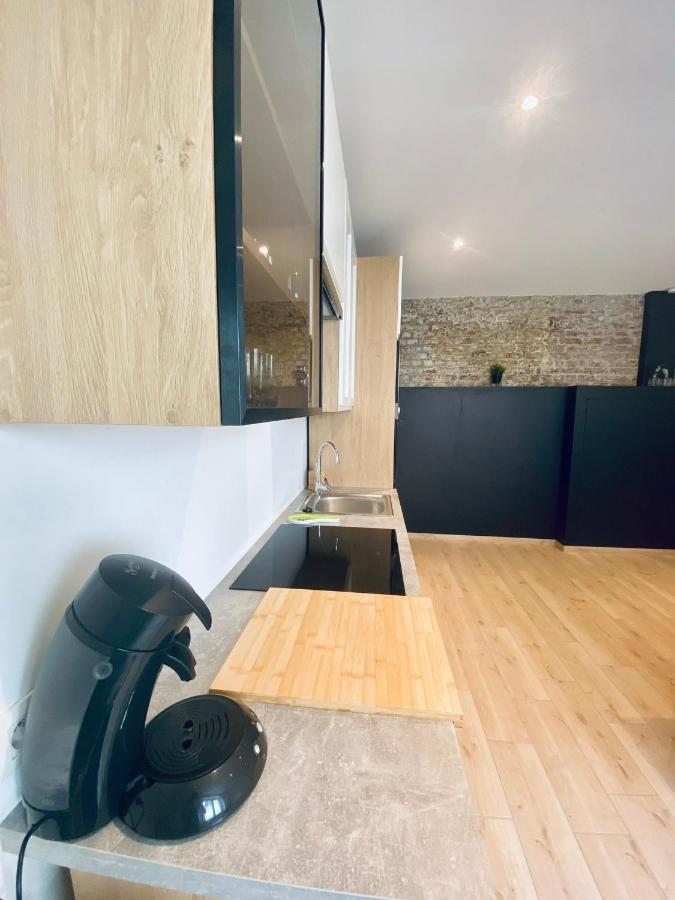 100% Renovated - Quiet Appartment リエージュ エクステリア 写真
