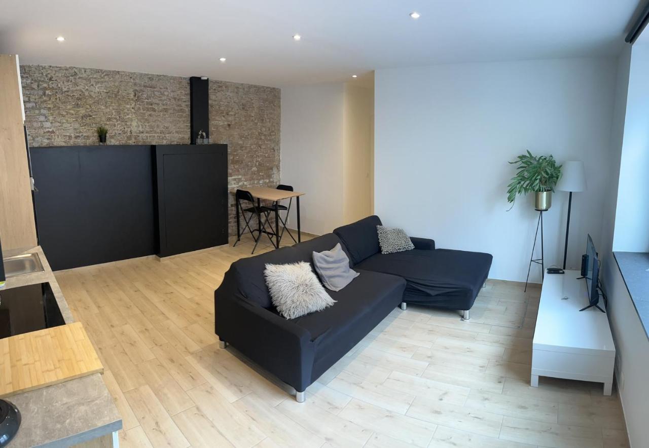 100% Renovated - Quiet Appartment リエージュ エクステリア 写真