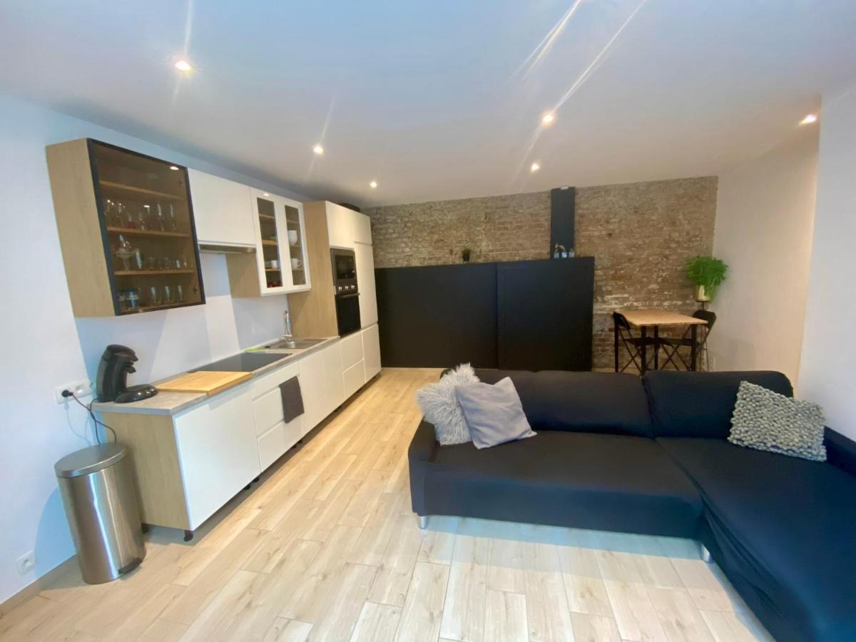 100% Renovated - Quiet Appartment リエージュ エクステリア 写真